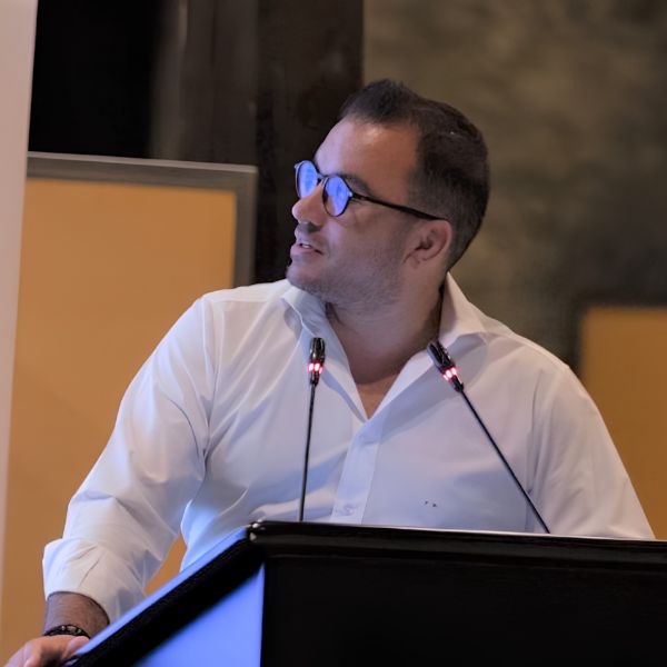https://oliveoilforum.gr/wp-content/uploads/2026/05/ΜΑΥΡΟΥΔΗΣ.jpg